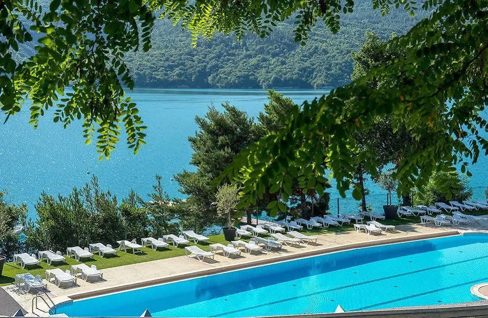 L'Ecrin Du Lac Chorges 3*,