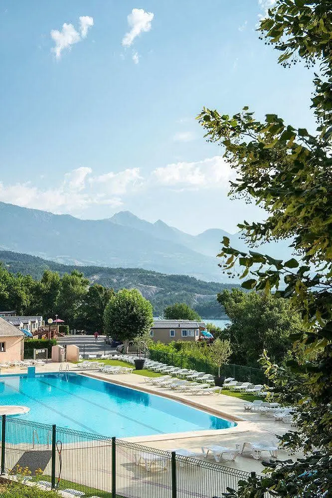 Le Clos De L'Ecrin Du Lac Hotell Chorges 3*,